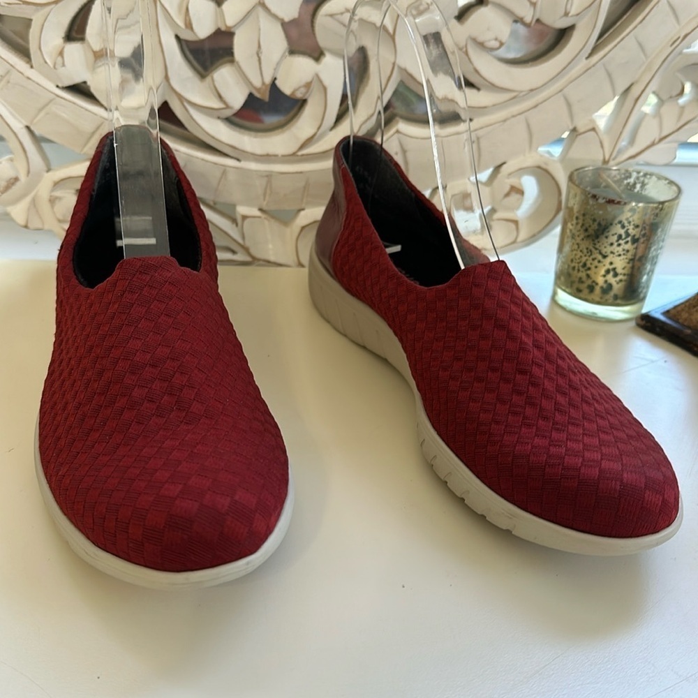Munro Red Cruise Pull On Sneakers 6 Narrow Woven Italian Fabric leather heel